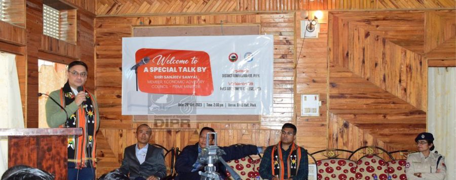 Member, Economic Advisory Council to Prime Minister, Sanjeev Sanyal addressing during the interactive programme with entrepreneurs of Phek Town at DPDB Hall on October 28. (DIPR Photo)